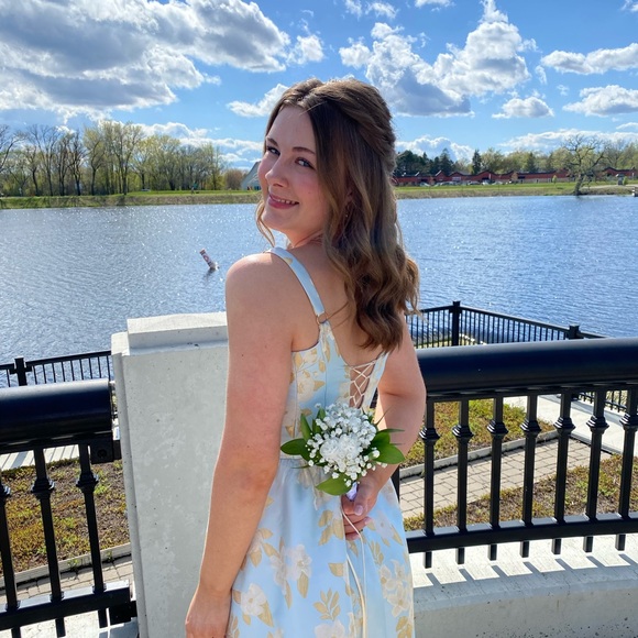 Meet your Posher, Kylie - Picture 4 of 4